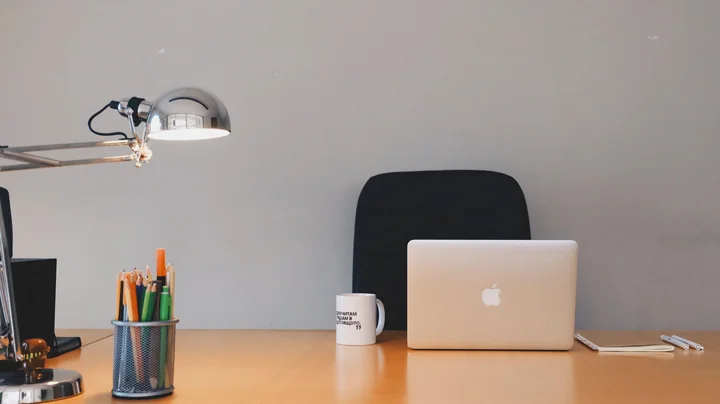 How a Clean Desk Keeps You from Being Stressed at Work